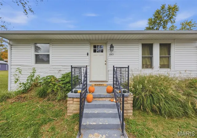 Photo 1 of Single family home for sale at 845 Sun Valley S, Arnold, MO 63010 | MLS# MIS26069033 | Listing updated on 2026-10-29