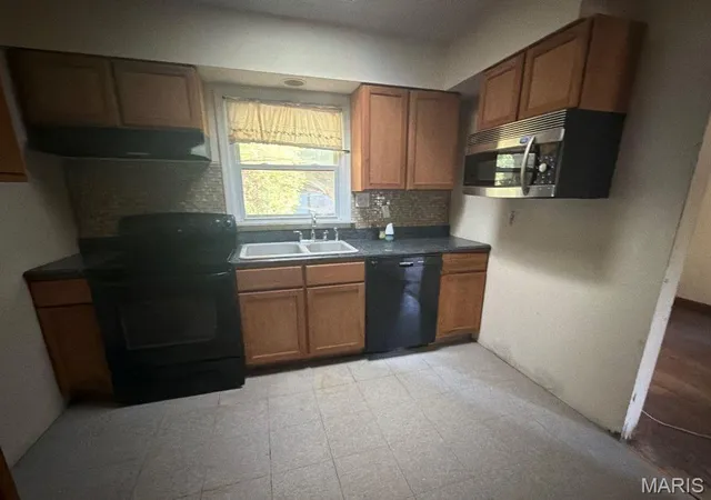 Photo 1 of Single family home for sale at 184 Bascom Dr, Saint Louis, MO 63135 | MLS# MIS26069040 | Listing updated on 2026-10-28