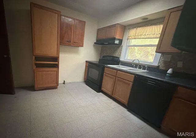 Photo 3 of Single family home for sale at 184 Bascom Dr, Saint Louis, MO 63135 | MLS# MIS26069040 | Listing updated on 2026-10-28