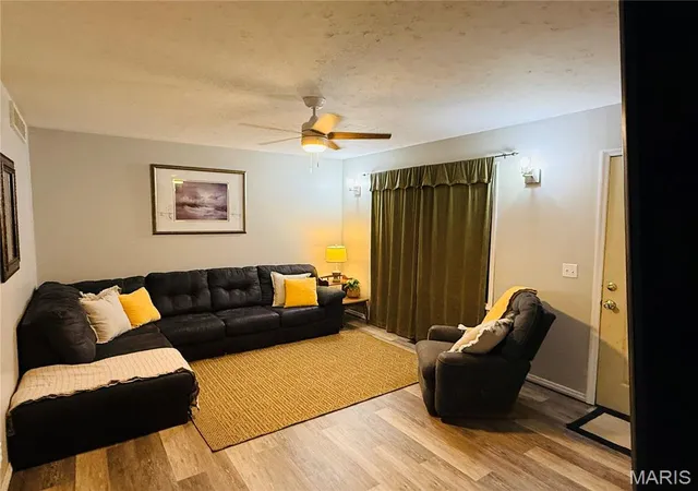 Photo 3 of Single family home for sale at 2306 Valleyview Dr, Alton, IL 62002 | MLS# MIS26069045 | Listing updated on 2026-10-28
