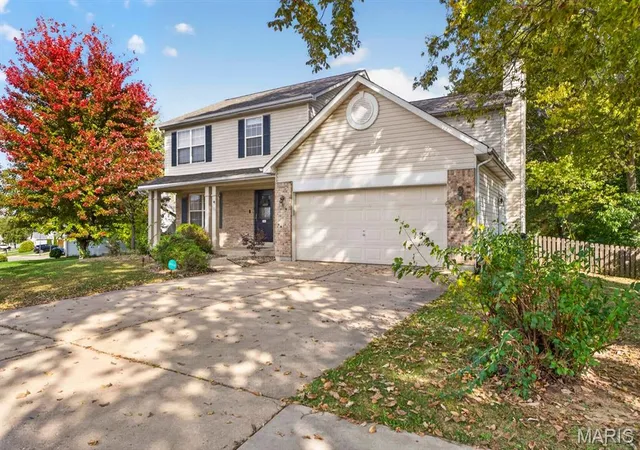 Photo 2 of Single family home for sale at 1102 Sunny Ridge Dr, O Fallon, MO 63366 | MLS# MIS26069052 | Listing updated on 2026-10-29