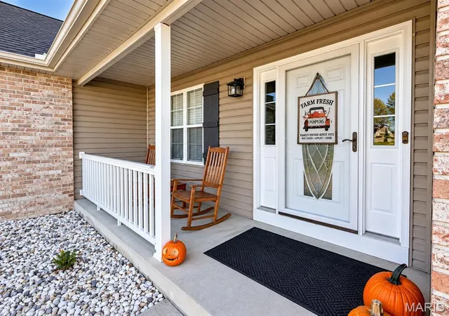 Photo 2 of Single family home for sale at 513 Stonefield Dr, Smithton, IL 62285 | MLS# MIS26069062 | Listing updated on 2026-10-30