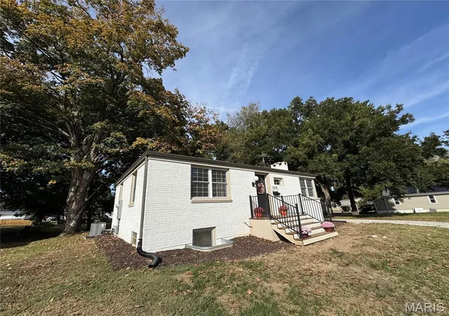 Photo 2 of Single family home for sale at 1015 Kaskaskia St, Nashville, IL 62263 | MLS# MIS26069063 | Listing updated on 2026-10-29