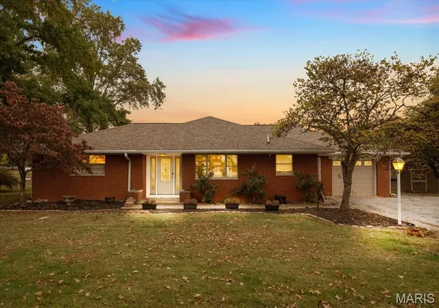 Photo 1 of Single family home for sale at 24 Lakewood Ct, Collinsville, IL 62234 | MLS# MIS26069064 | Listing updated on 2026-10-30