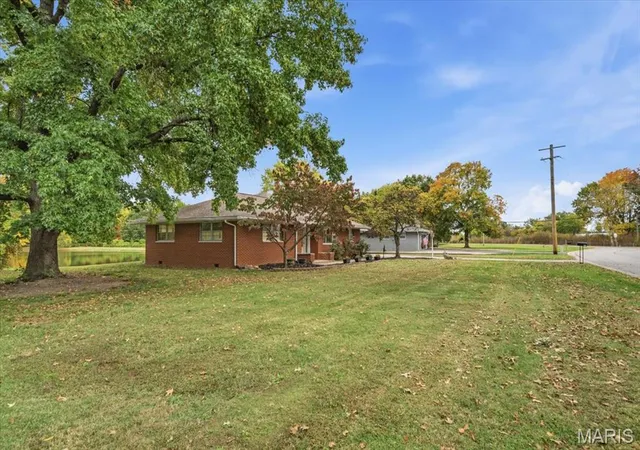 Photo 2 of Single family home for sale at 24 Lakewood Ct, Collinsville, IL 62234 | MLS# MIS26069064 | Listing updated on 2026-10-30