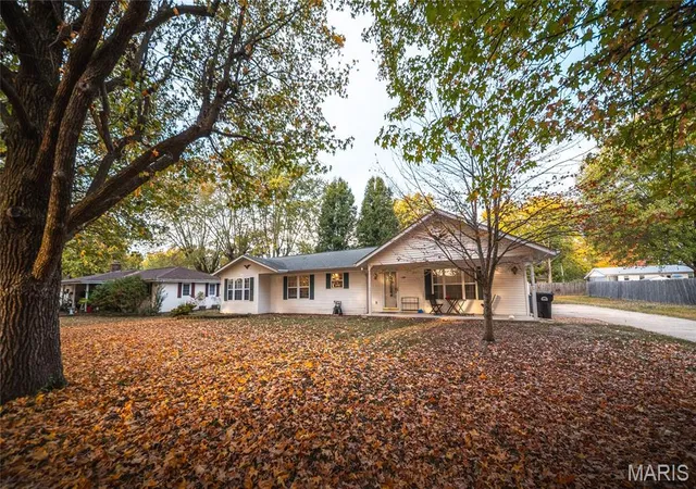 Photo 2 of Single family home for sale at 609 N Charles Ave, Saint James, MO 65559 | MLS# MIS26069079 | Listing updated on 2026-10-29