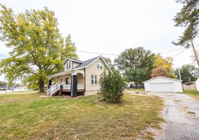 Photo 2 of Single family home for sale at 417 W Highway 50 St, O'fallon, IL 62269 | MLS# MIS26069082 | Listing updated on 2026-10-31
