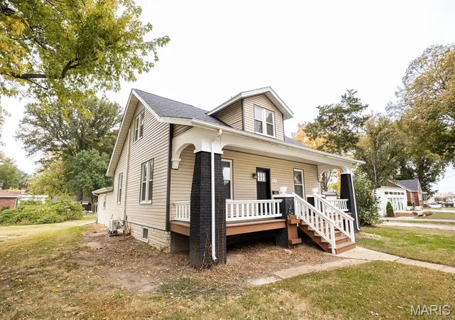 Photo 3 of Single family home for sale at 417 W Highway 50 St, O'fallon, IL 62269 | MLS# MIS26069082 | Listing updated on 2026-10-31