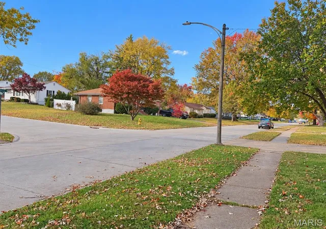 Photo 3 of Single family home for sale at 1260 Gahan Dr, Florissant, MO 63031 | MLS# MIS26069096 | Listing updated on 2026-10-28