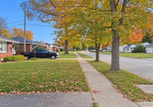 Photo 4 of Single family home for sale at 1260 Gahan Dr, Florissant, MO 63031 | MLS# MIS26069096 | Listing updated on 2026-10-28
