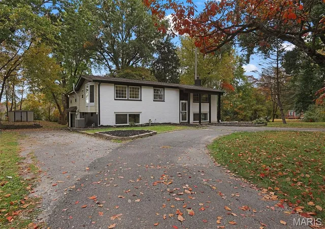 Photo 2 of Single family home for sale at 114 Branch Dr, Edwardsville, IL 62025 | MLS# MIS26069107 | Listing updated on 2026-10-29