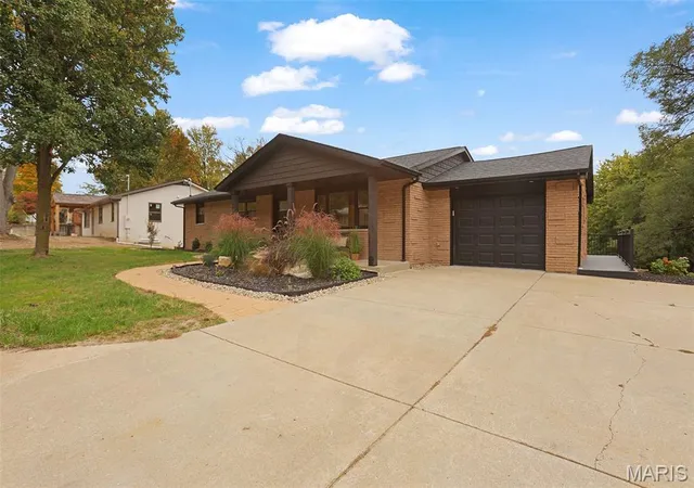 Photo 2 of Single family home for sale at 40 Carma St, Glen Carbon, IL 62034 | MLS# MIS26069112 | Listing updated on 2026-10-29