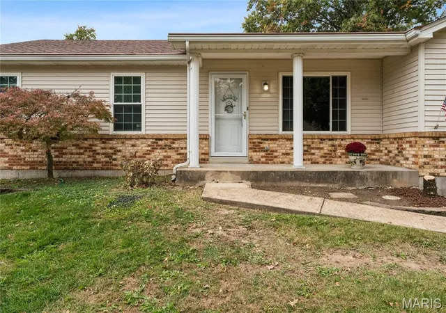 Photo 3 of Single family home for sale at 2772 Flameglow Dr, Saint Louis, MO 63129 | MLS# MIS26069113 | Listing updated on 2026-10-31