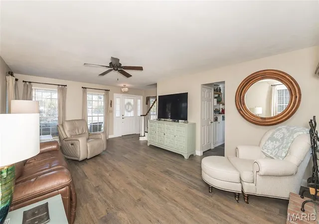 Photo 3 of Single family home for sale at 902 Palm Bay Dr, Ballwin, MO 63021 | MLS# MIS26069132 | Listing updated on 2026-10-29