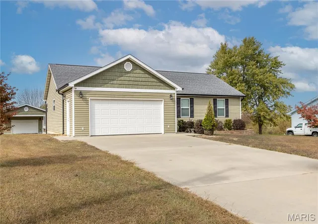 Photo 3 of Single family home for sale at 40 Birdsong Dr, Frohna, MO 63748 | MLS# MIS26069148 | Listing updated on 2026-10-28