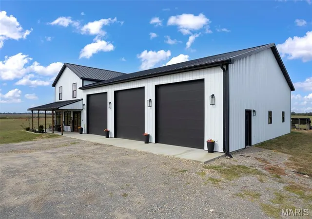 Photo 2 of Single family home for sale at 821 County Hwy 514, Sikeston, MO 63801 | MLS# MIS26069161 | Listing updated on 2026-10-28