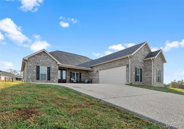 Photo 4 of Single family home for sale at 1656 Warren Lake Dr, Jackson, MO 63755 | MLS# MIS26069173 | Listing updated on 2026-10-28