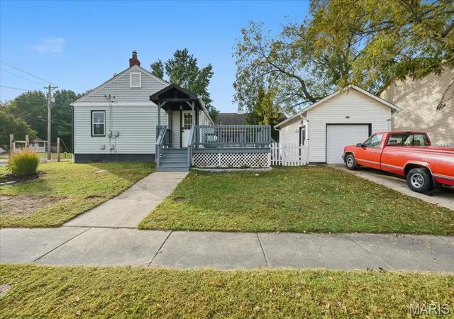 Photo 2 of Single family home for sale at 3033 Doddridge Ave, Maryland Heights, MO 63043 | MLS# MIS26069176 | Listing updated on 2026-10-29