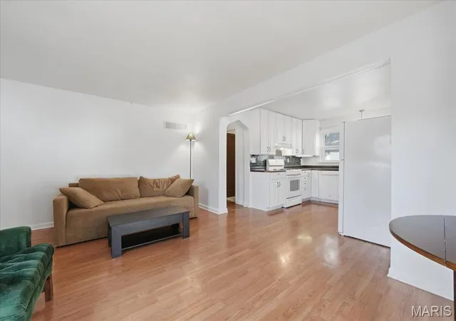 Photo 3 of Single family home for sale at 3033 Doddridge Ave, Maryland Heights, MO 63043 | MLS# MIS26069176 | Listing updated on 2026-10-29