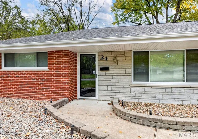 Photo 3 of Single family home for sale at 24 Kenwood Dr, Hazelwood, MO 63042 | MLS# MIS26069180 | Listing updated on 2026-10-30