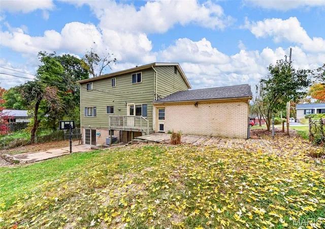 Photo 3 of Single family home for sale at 451 Wildwood Pkwy, Ballwin, MO 63011 | MLS# MIS26069184 | Listing updated on 2026-10-29