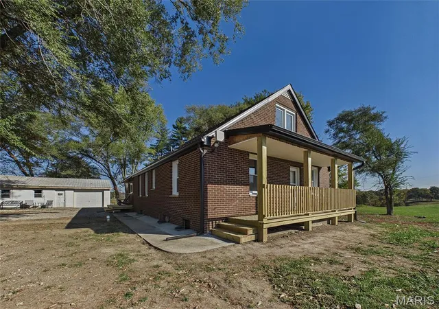 Photo 1 of Single family home for sale at 4740 Brighton Bunker Hl Rd, Brighton, IL 62012 | MLS# MIS26069205 | Listing updated on 2026-10-30