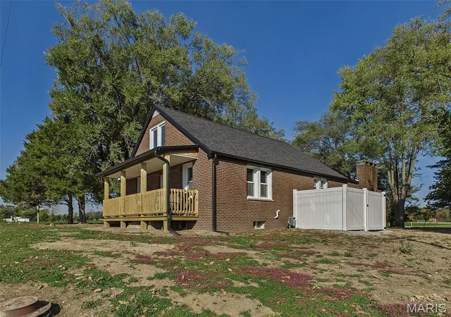 Photo 2 of Single family home for sale at 4740 Brighton Bunker Hl Rd, Brighton, IL 62012 | MLS# MIS26069205 | Listing updated on 2026-10-30