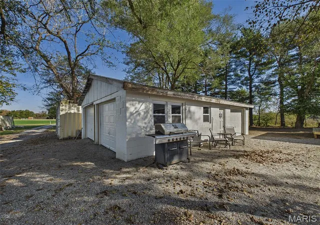 Photo 4 of Single family home for sale at 4740 Brighton Bunker Hl Rd, Brighton, IL 62012 | MLS# MIS26069205 | Listing updated on 2026-10-30