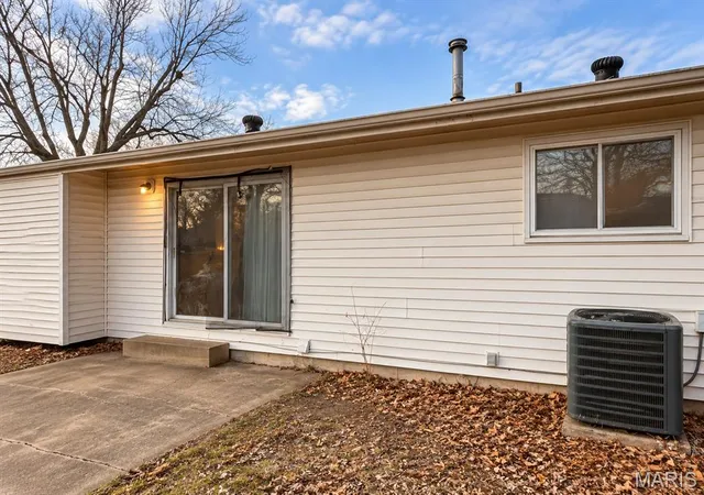 Photo 4 of Single family home for sale at 11136 Cadigan Dr, Saint Louis, MO 63138 | MLS# MIS26069228 | Listing updated on 2026-10-28