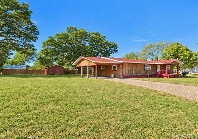 Photo 1 of Single family home for sale at 214 N Spiker St, Bernie, MO 63822 | MLS# MIS26069232 | Listing updated on 2026-10-28