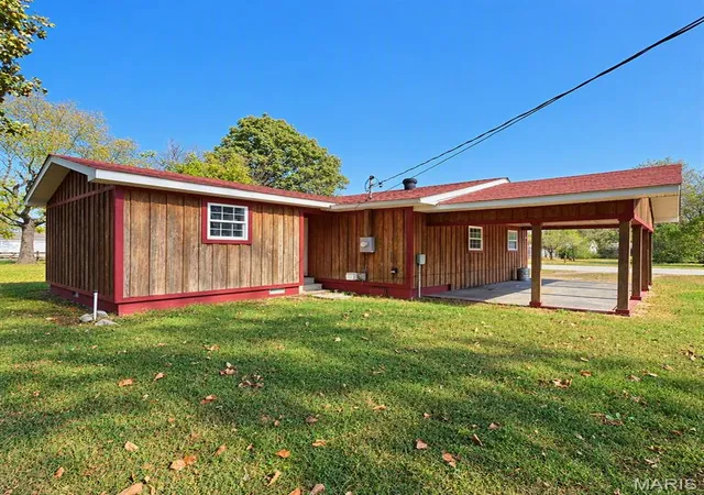 Photo 2 of Single family home for sale at 214 N Spiker St, Bernie, MO 63822 | MLS# MIS26069232 | Listing updated on 2026-10-28