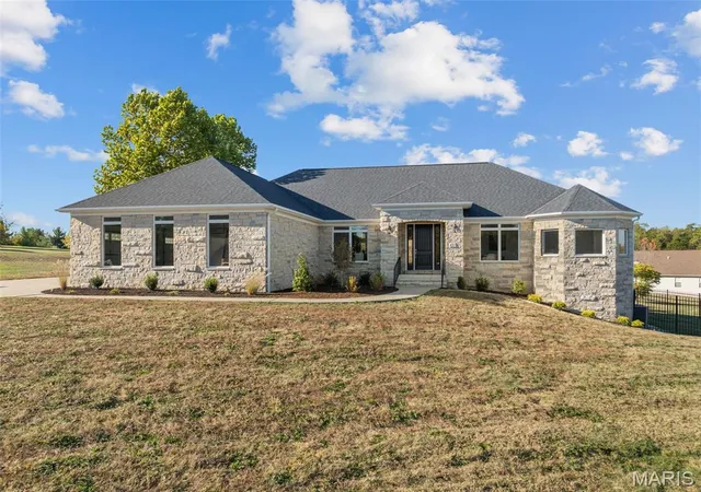 Single family home for sale at 433 Gnarlyvine Ct, Washington, MO 63090 | MLS# MIS26069238