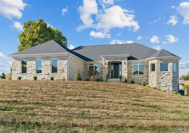 Photo 1 of Single family home for sale at 433 Gnarlyvine Ct, Washington, MO 63090 | MLS# MIS26069238 | Listing updated on 2026-10-30