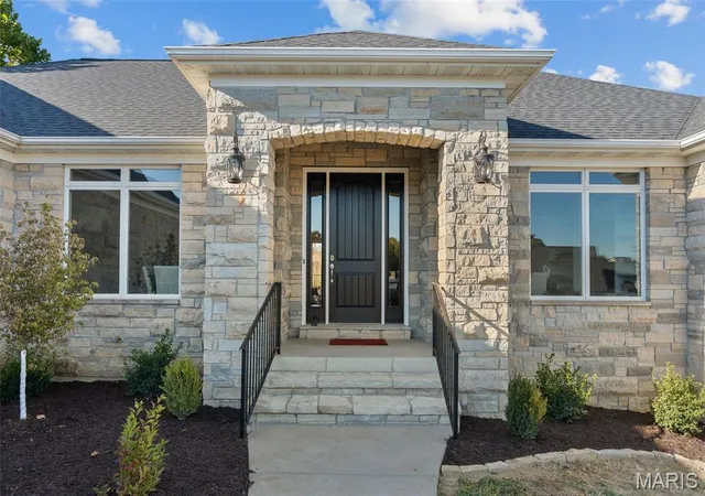 Photo 2 of Single family home for sale at 433 Gnarlyvine Ct, Washington, MO 63090 | MLS# MIS26069238 | Listing updated on 2026-10-30
