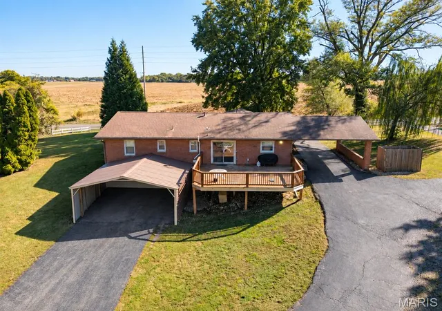 Photo 2 of Single family home for sale at 315 Old Collinsville Rd, Caseyville, IL 62232 | MLS# MIS26069242 | Listing updated on 2026-10-29