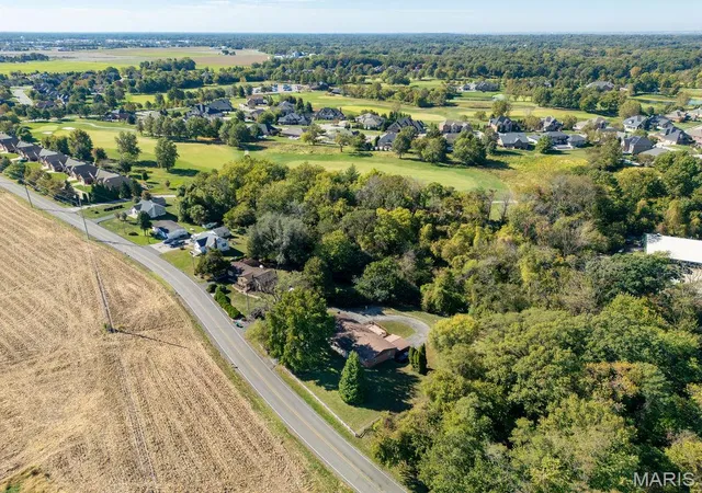 Photo 3 of Single family home for sale at 315 Old Collinsville Rd, Caseyville, IL 62232 | MLS# MIS26069242 | Listing updated on 2026-10-29