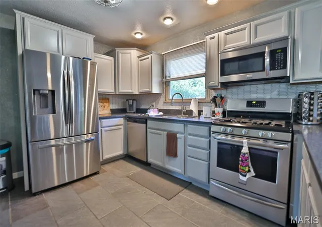 Photo 3 of Single family home for sale at 315 Old Collinsville Rd, Caseyville, IL 62232 | MLS# MIS26069242 | Listing updated on 2026-10-29