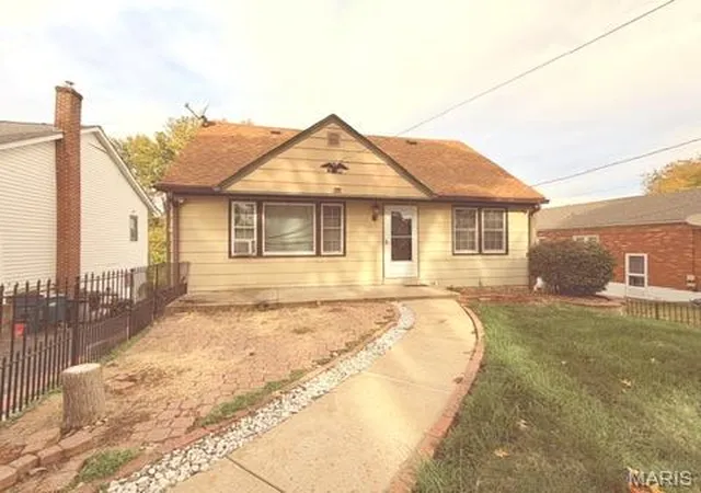 Photo 1 of Single family home for sale at 7915 Wolz Ave, Saint Louis, MO 63123 | MLS# MIS26069249 | Listing updated on 2026-10-28