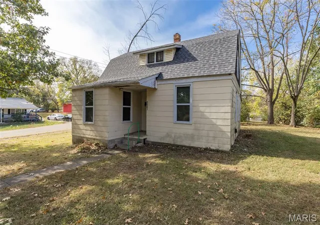 Single family home for sale at 1001 Monroe St, Park Hills, MO 63601 | MLS# MIS26069259