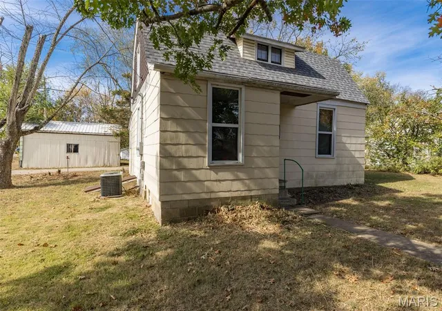 Photo 2 of Single family home for sale at 1001 Monroe St, Park Hills, MO 63601 | MLS# MIS26069259 | Listing updated on 2026-10-30