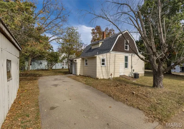 Photo 3 of Single family home for sale at 1001 Monroe St, Park Hills, MO 63601 | MLS# MIS26069259 | Listing updated on 2026-10-30