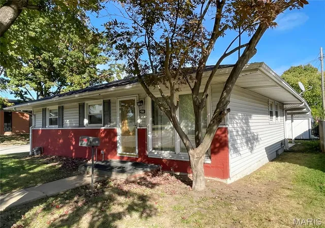 Photo 3 of Single family home for sale at 2936 Dogwood Dr, Granite City, IL 62040 | MLS# MIS26069272 | Listing updated on 2026-10-28