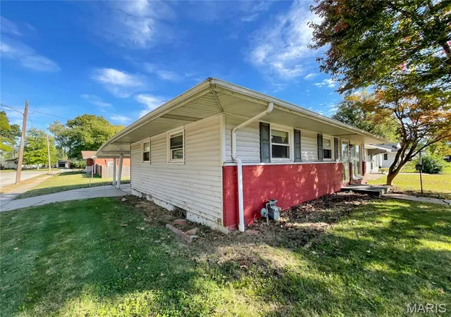 Photo 3 of Single family home for sale at 2936 Dogwood Dr, Granite City, IL 62040 | MLS# MIS26069272 | Listing updated on 2026-10-28