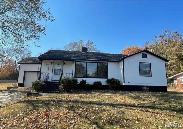 Single family home for sale at 2531 N 14th Street, Poplar Bluff, MO 63901 | MLS# MIS26069277