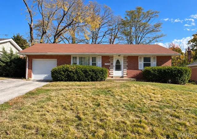 Single family home for sale at 4708 N Hills Ln, Saint Louis, MO 63121 | MLS# MIS26069297
