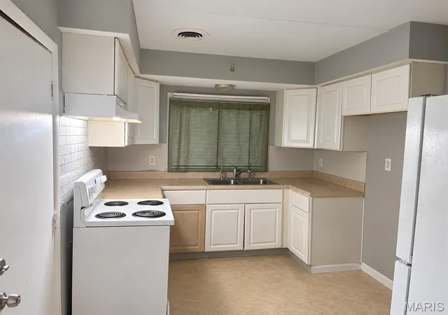 Photo 2 of Single family home for sale at 4708 N Hills Ln, Saint Louis, MO 63121 | MLS# MIS26069297 | Listing updated on 2026-10-29