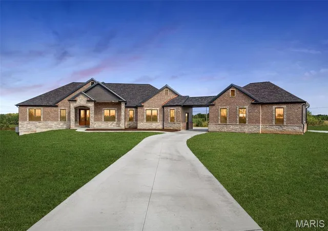 Photo 1 of Single family home for sale at 410 Redeemer Ct, Defiance, MO 63341 | MLS# MIS26069303 | Listing updated on 2026-10-29