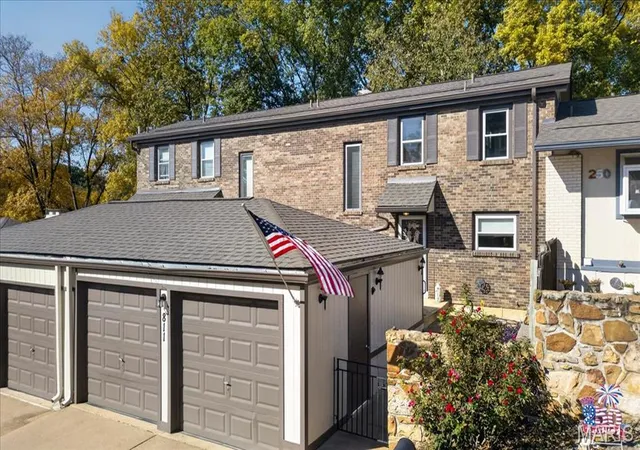 Photo 1 of Condo for sale at 811 Knickerbacker Dr, Manchester, MO 63021 | MLS# MIS26069306 | Listing updated on 2026-10-30