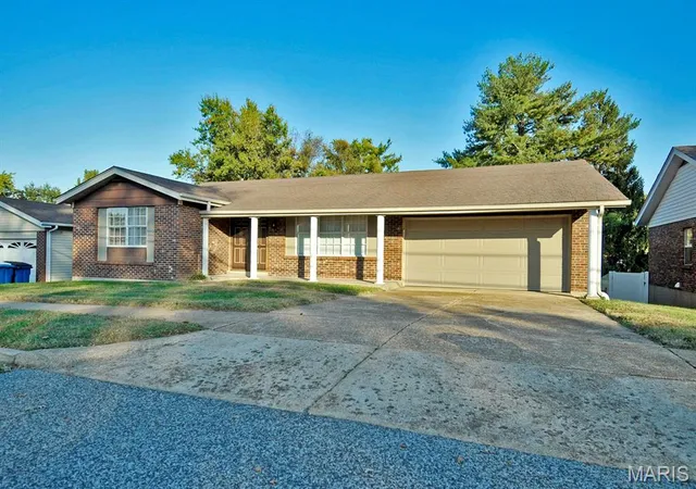 Photo 2 of Single family home for sale at 511 Buckley Rd, Saint Louis, MO 63125 | MLS# MIS26069308 | Listing updated on 2026-10-29