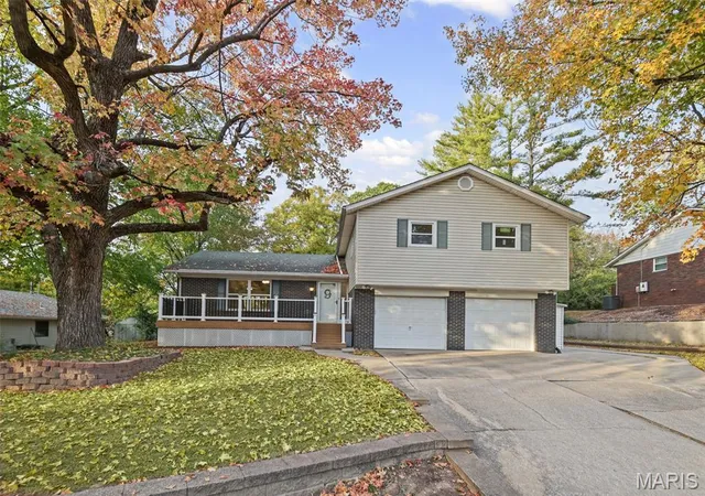 Photo 1 of Single family home for sale at 9 Weslake Dr, Fairview Heights, IL 62208 | MLS# MIS26069309 | Listing updated on 2026-10-31
